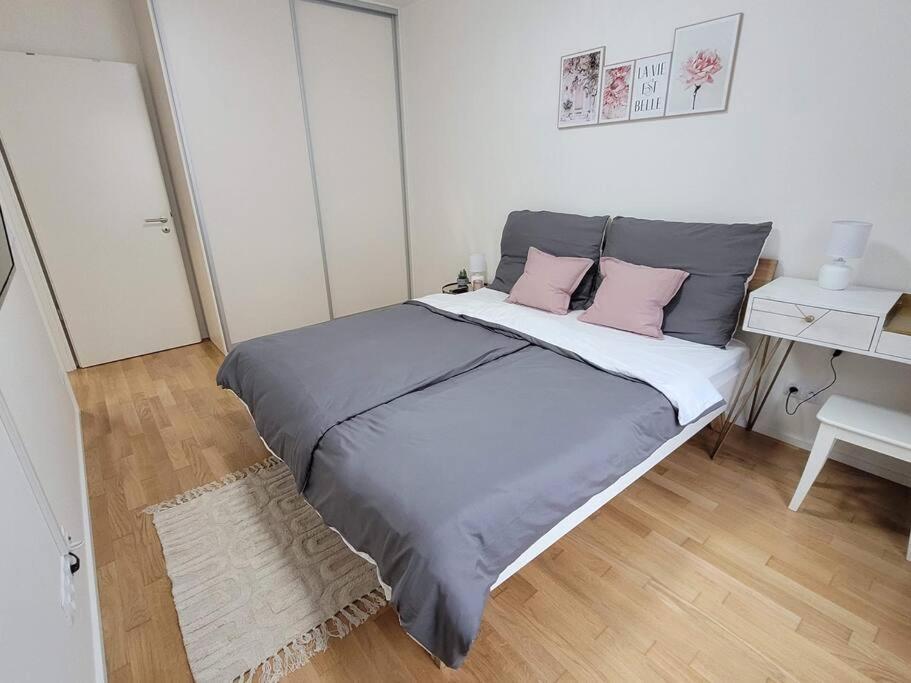 Newly Built Apartment With Balcony, Ac And Free Indoor Garage Praga Exterior foto