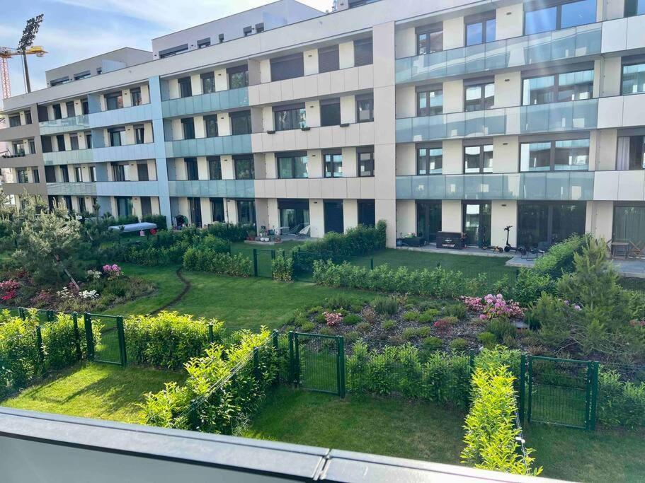 Newly Built Apartment With Balcony, Ac And Free Indoor Garage Praga Exterior foto