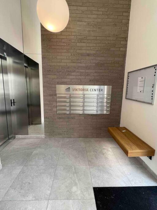 Newly Built Apartment With Balcony, Ac And Free Indoor Garage Praga Exterior foto