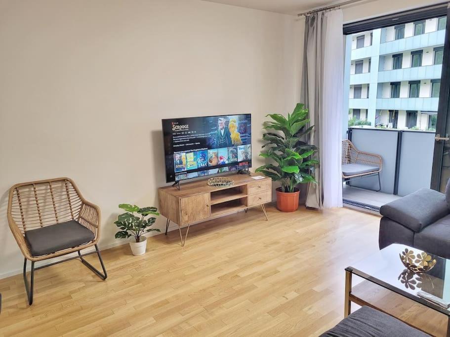 Newly Built Apartment With Balcony, Ac And Free Indoor Garage Praga Exterior foto