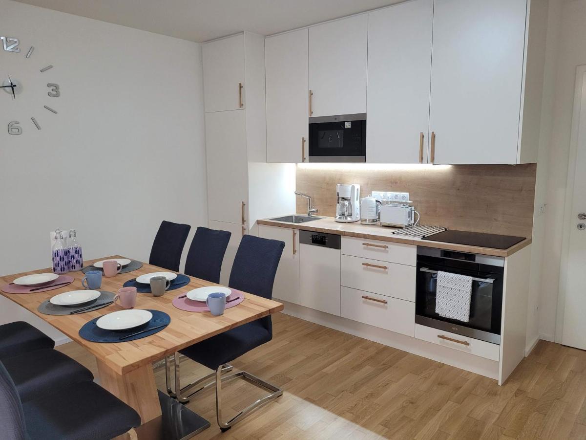 Newly Built Apartment With Balcony, Ac And Free Indoor Garage Praga Exterior foto