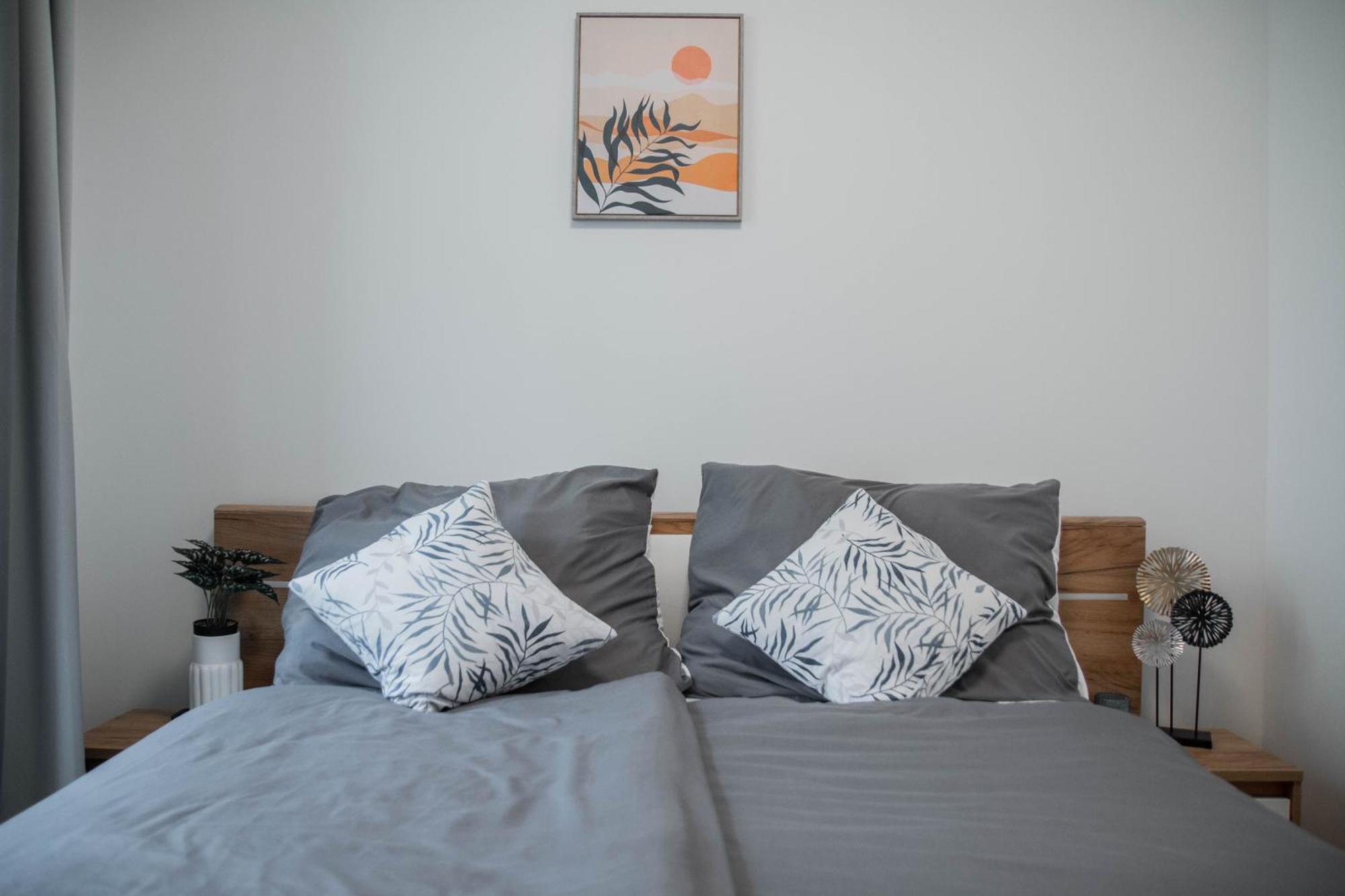 Newly Built Apartment With Balcony, Ac And Free Indoor Garage Praga Exterior foto