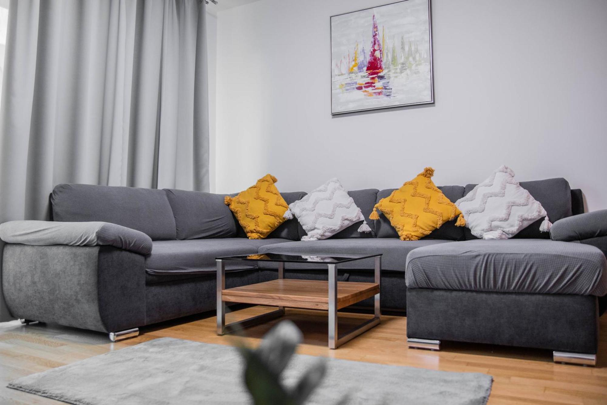 Newly Built Apartment With Balcony, Ac And Free Indoor Garage Praga Exterior foto